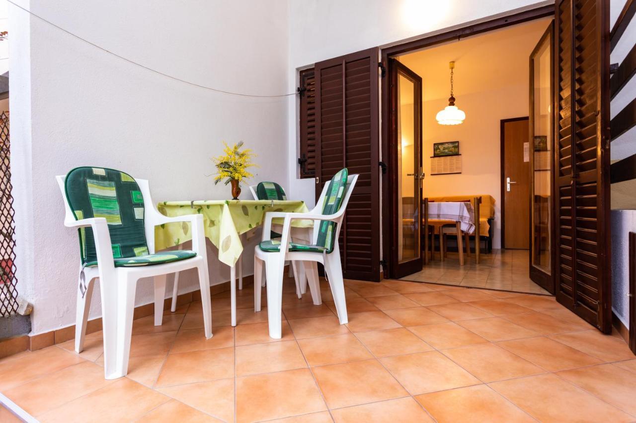Rooms & Studio Apartment Mira Башка Екстер'єр фото