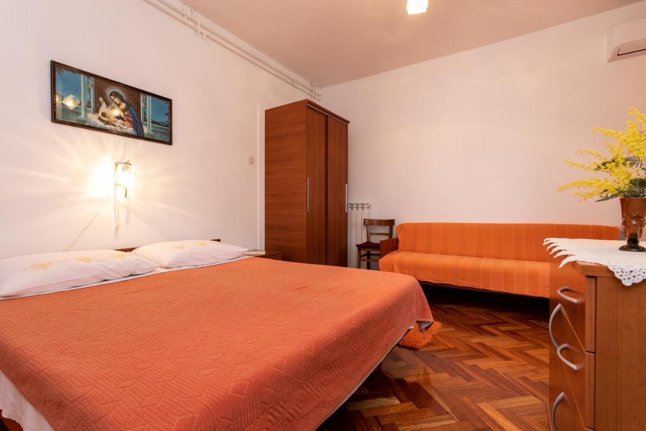 Rooms & Studio Apartment Mira Башка Екстер'єр фото