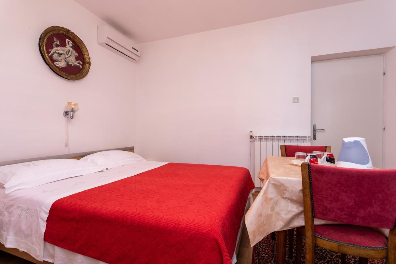 Rooms & Studio Apartment Mira Башка Екстер'єр фото
