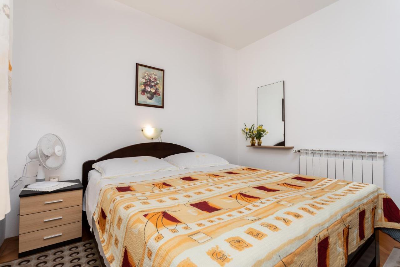 Rooms & Studio Apartment Mira Башка Екстер'єр фото