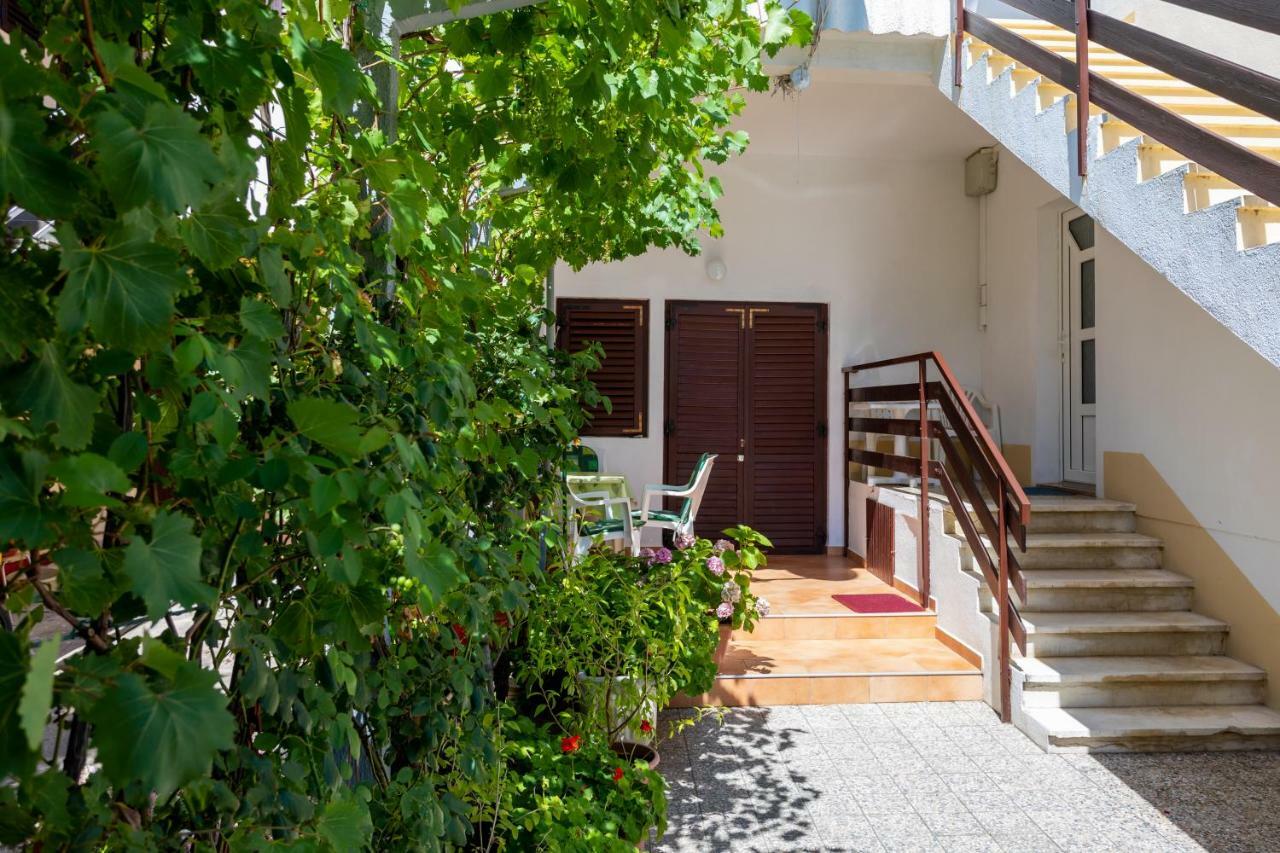 Rooms & Studio Apartment Mira Башка Екстер'єр фото